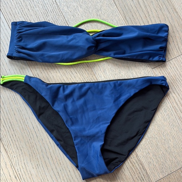 Basta Surf reversible blue/ black bandeau bikini set with neon details - Picture 1 of 14